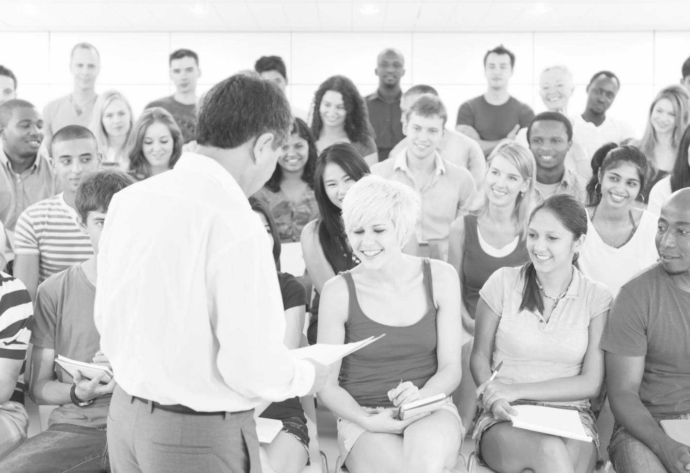 Équipe travaillant sur des stratégies financières